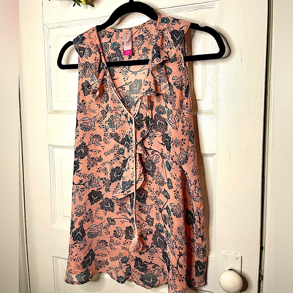 Pink Paisley Ruffle Top from No Boundaries. Size XL (15-17)